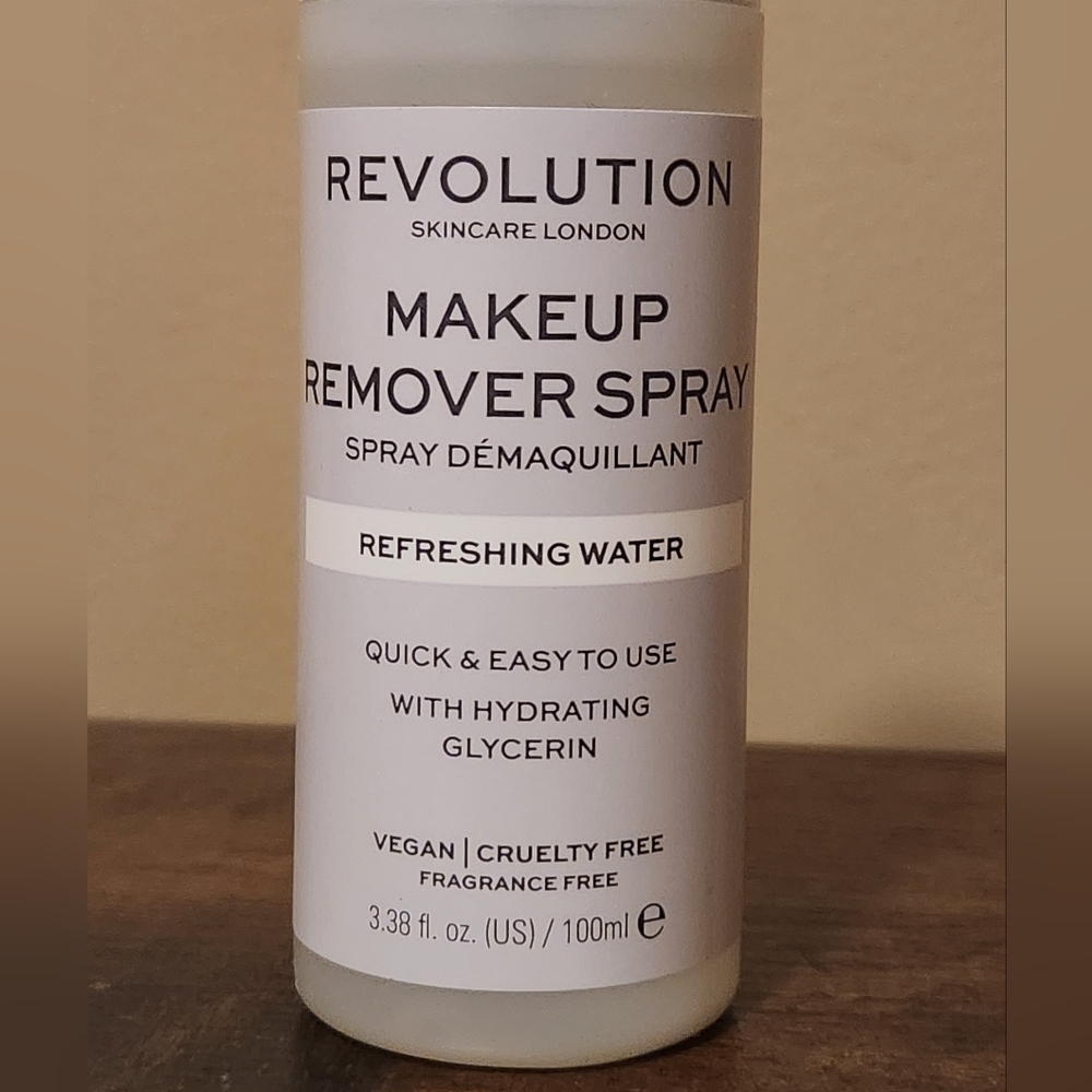 Revolution White Makeup Remover Spray - Picture 4 of 6